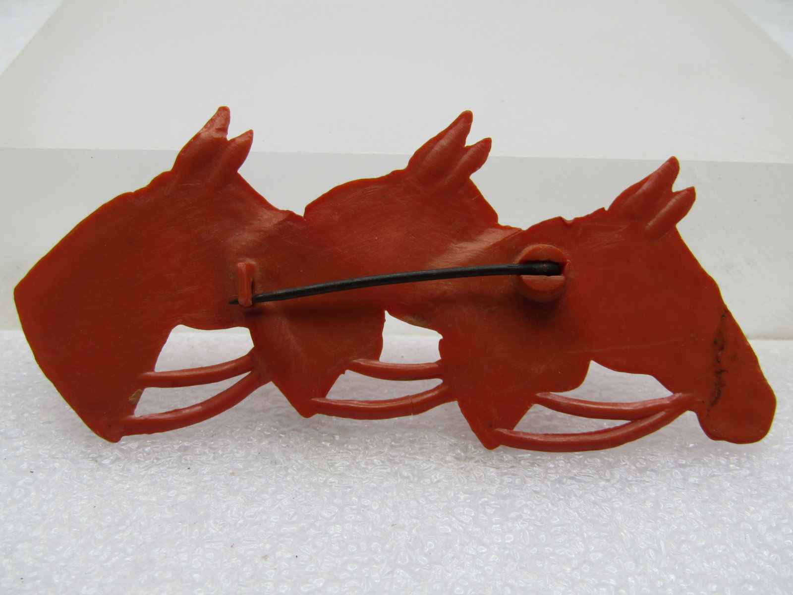 Vintage Triple Horsehead Molded Brooch, Mid-Centurym C-clasp - 4