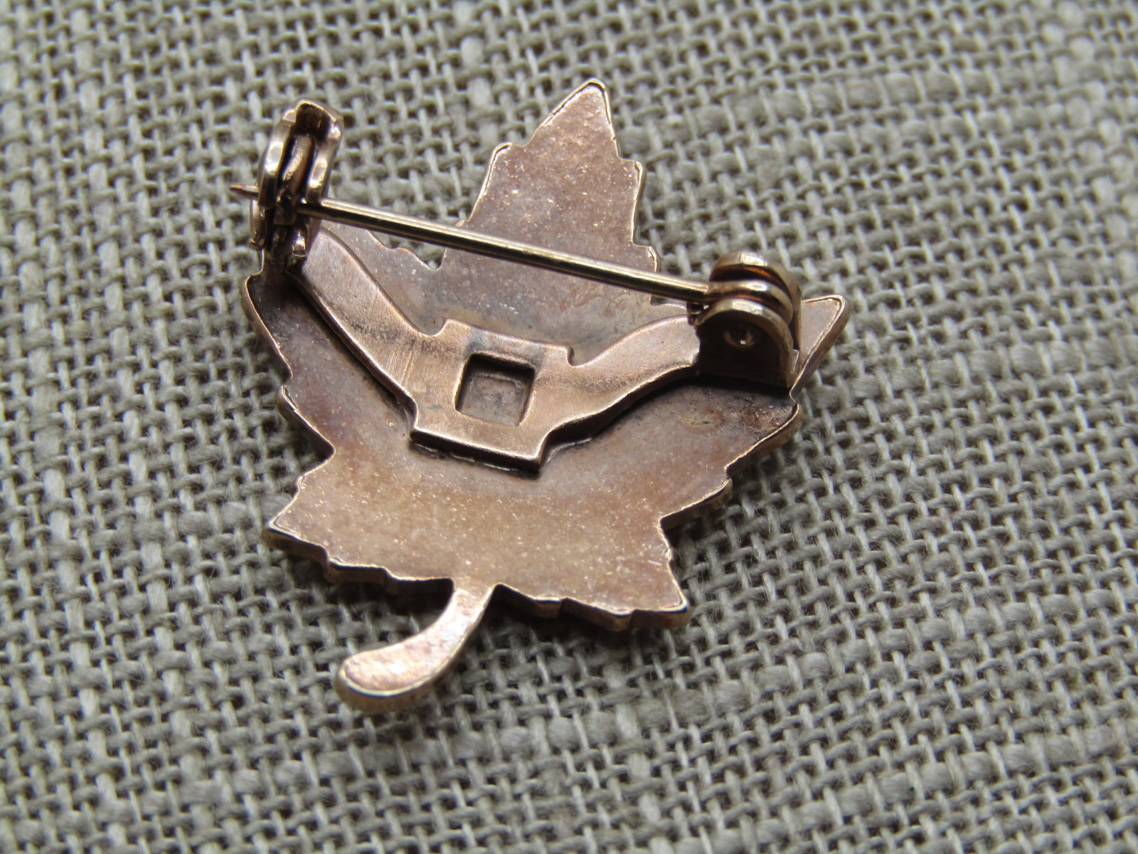 Vintage Guilloche/Enamed Niagra Falls Maple Leaf Brooch, , 1960's-1970's - 5