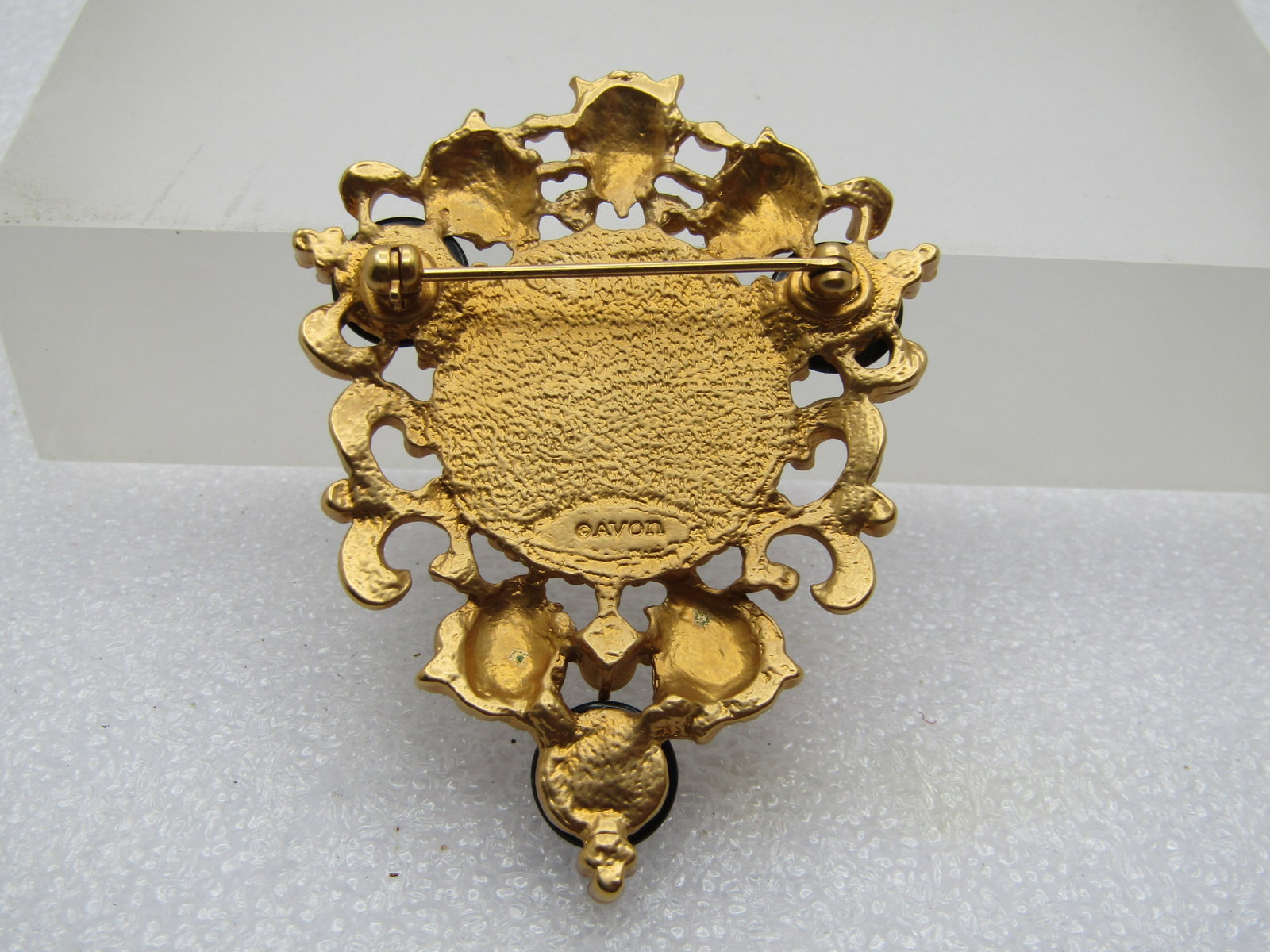 Vintage Faux Pearl Lion Heads Brooch, Signed Avon, 1980's - 4
