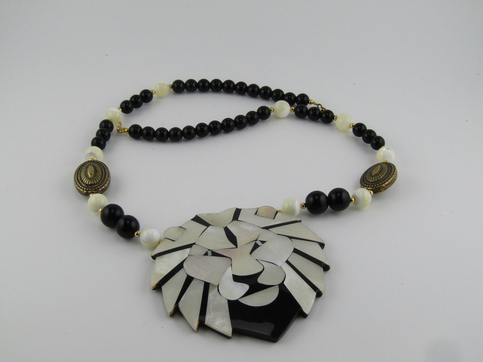 Vintage Lee Sand MOP Lion Beaded Necklace 22", 1970's-1980's - 4