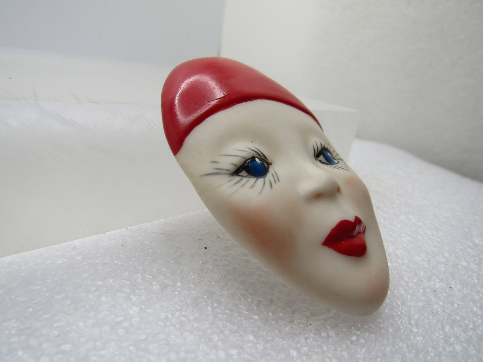 Vintage Painted French Mime Face Brooch, Porcelain, 1980's - 3
