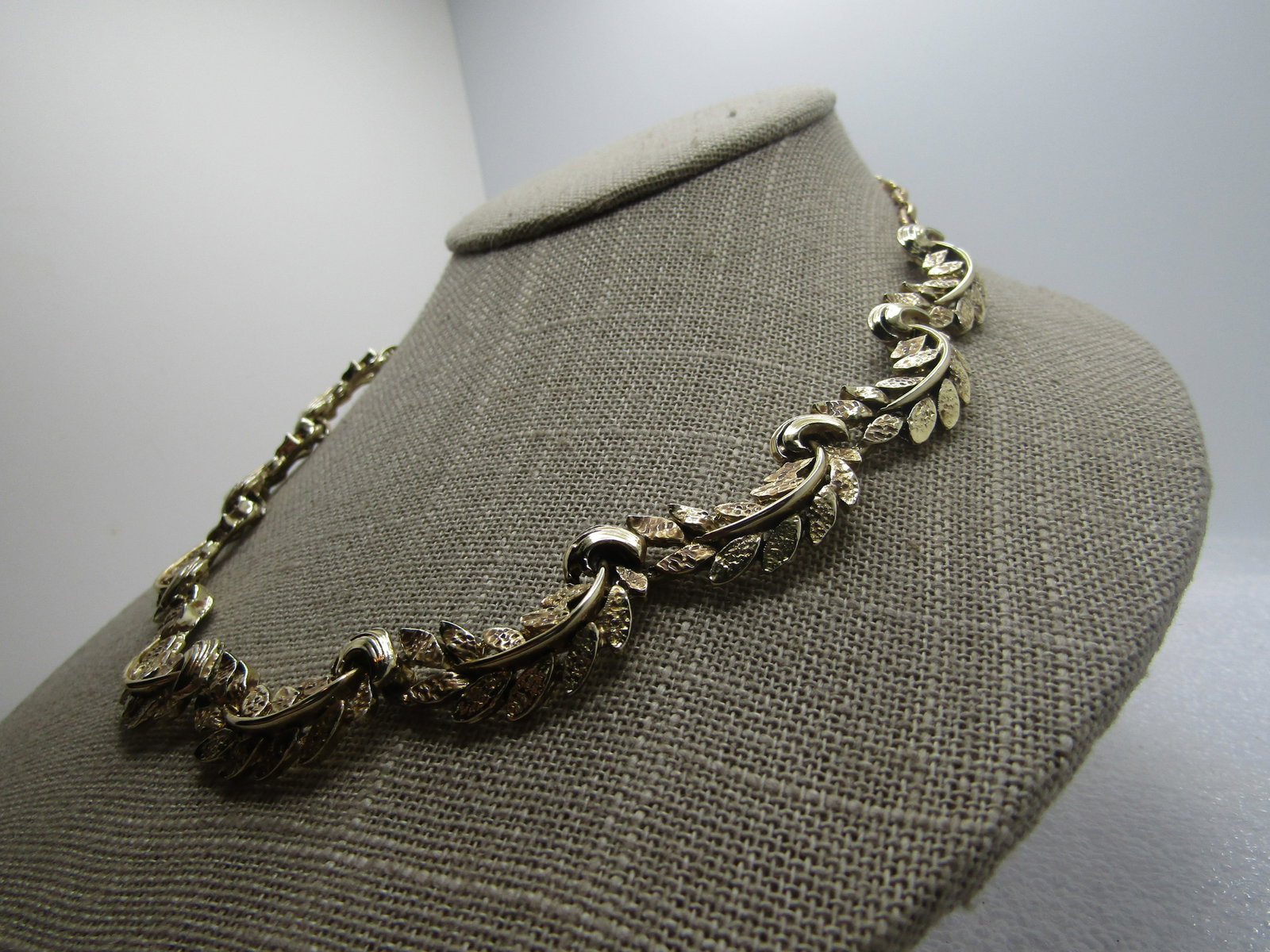 Vintage Leaf Demi Parure Set, Necklace, Bracelet, Earrings, 1940's-1960's - 4