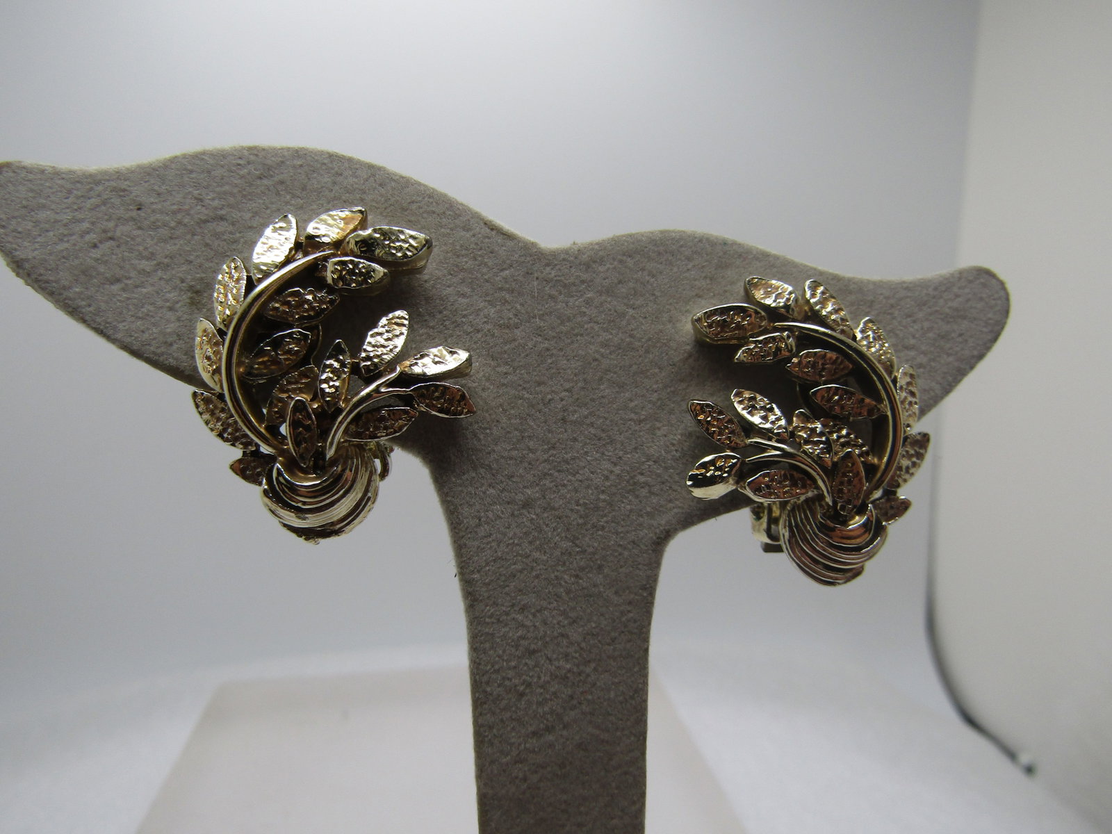 Vintage Leaf Demi Parure Set, Necklace, Bracelet, Earrings, 1940's-1960's - 6