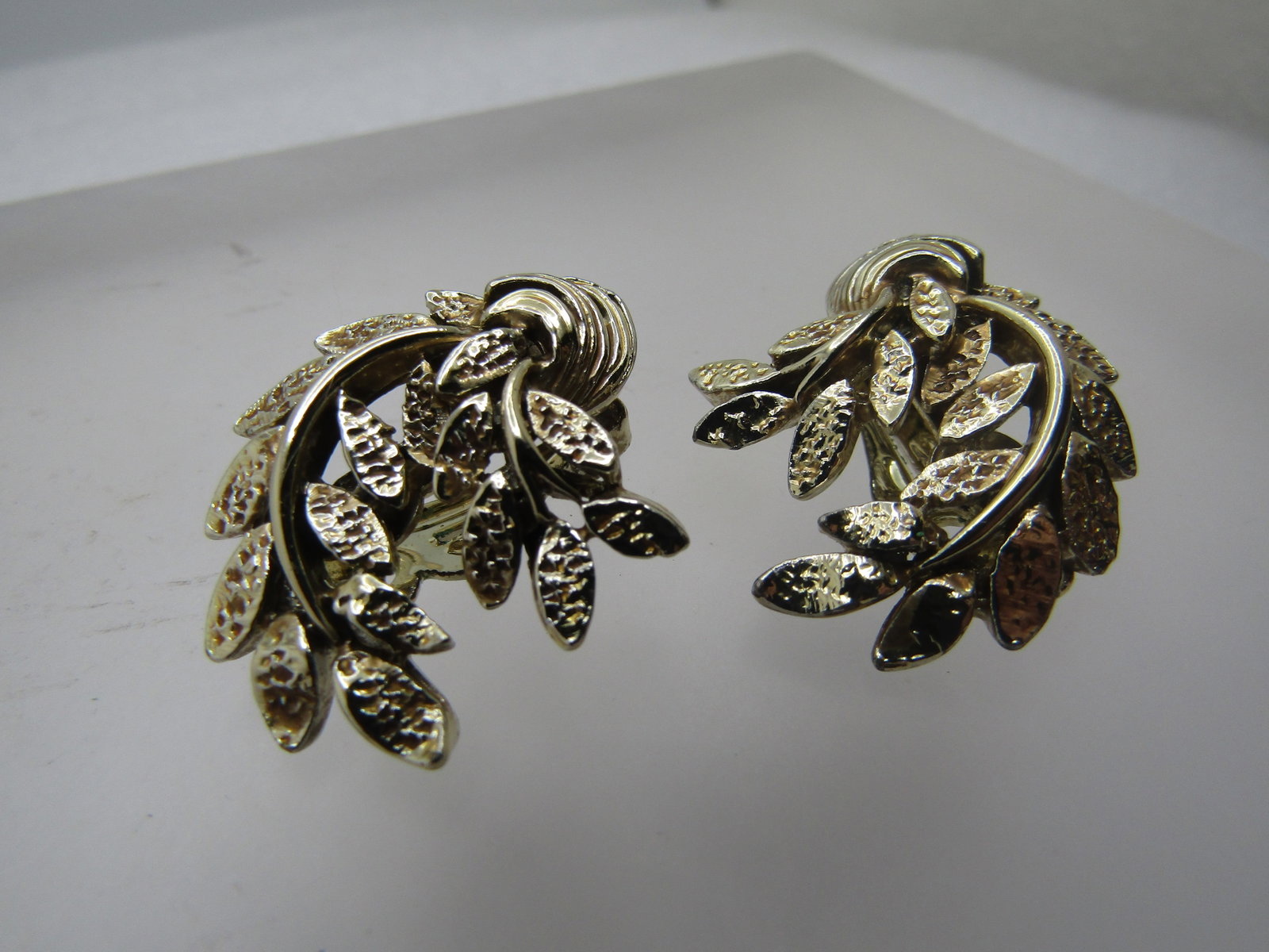 Vintage Leaf Demi Parure Set, Necklace, Bracelet, Earrings, 1940's-1960's - 9