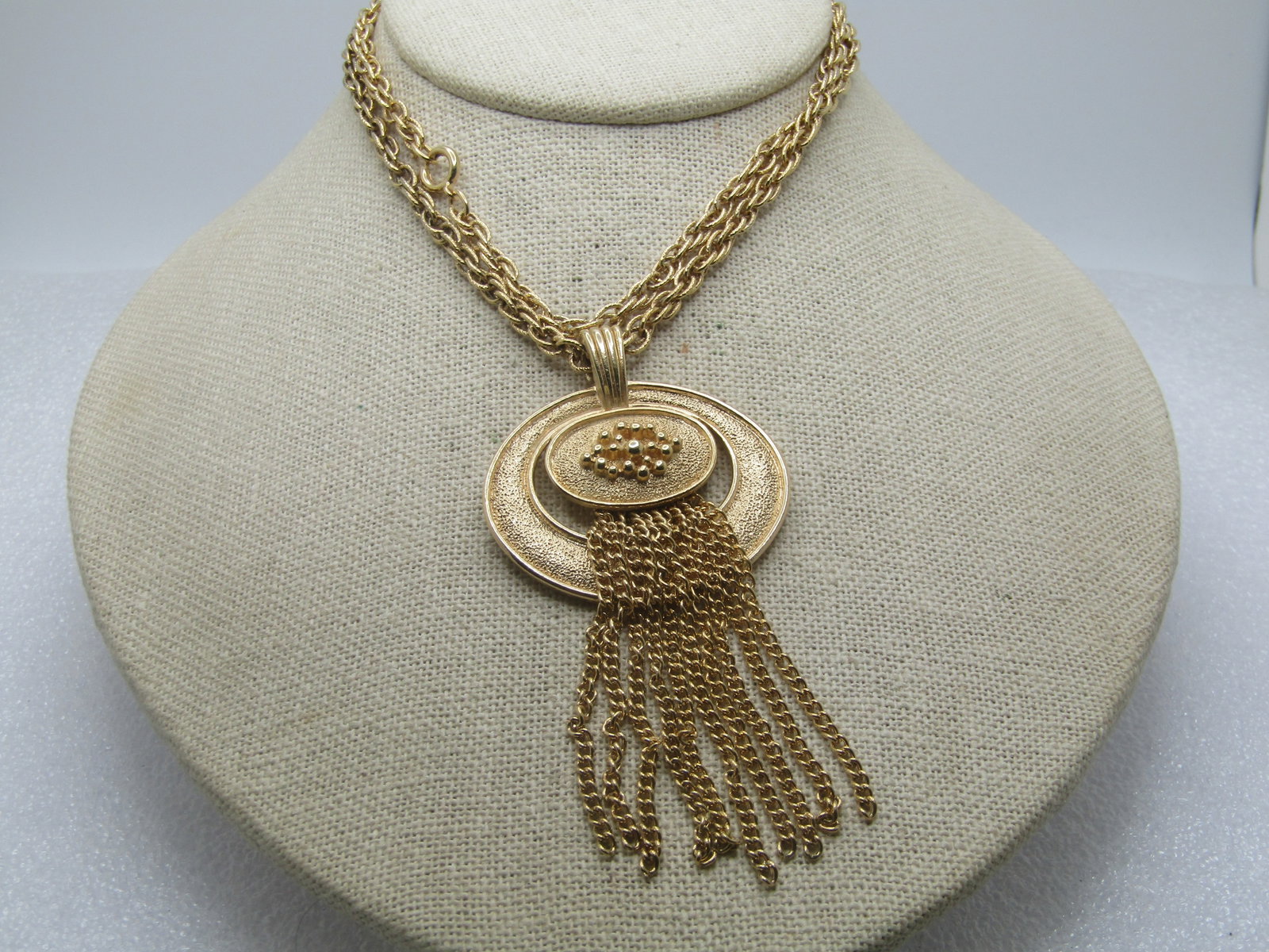 Vintage Avon Tassel Framed Necklace, 24", 1970's. - 3