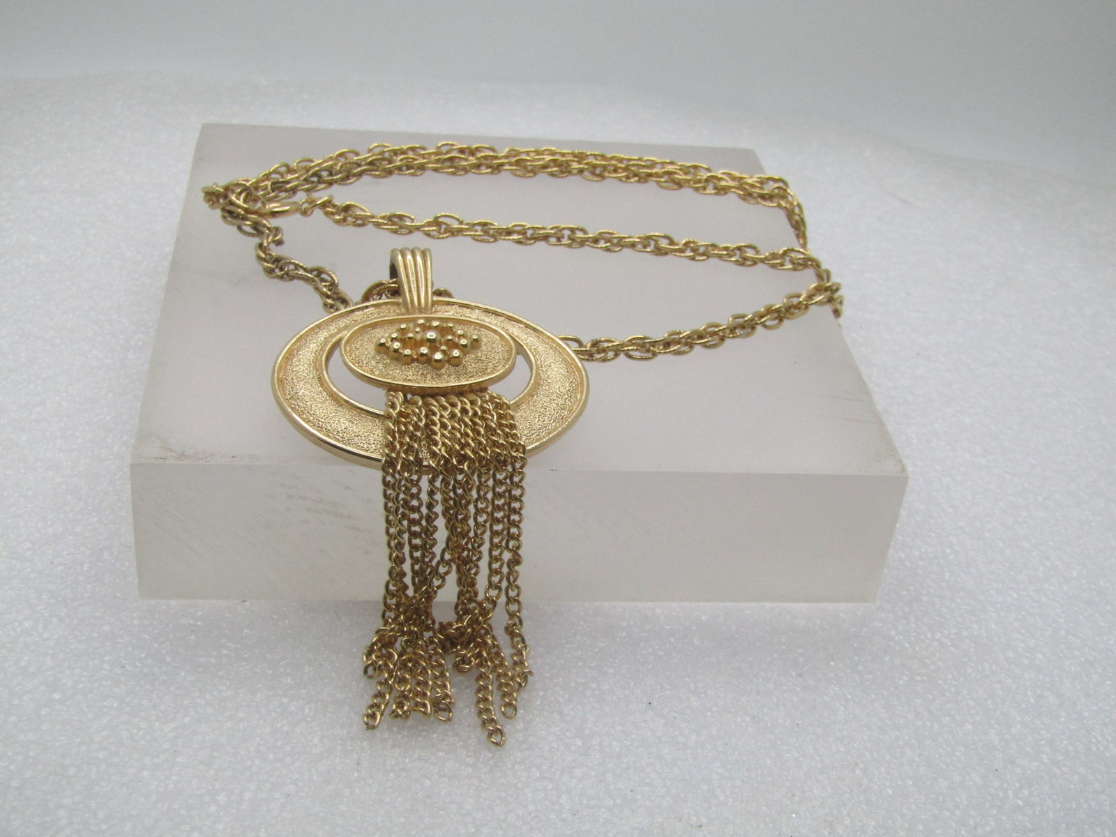 Vintage Avon Tassel Framed Necklace, 24", 1970's. - 7