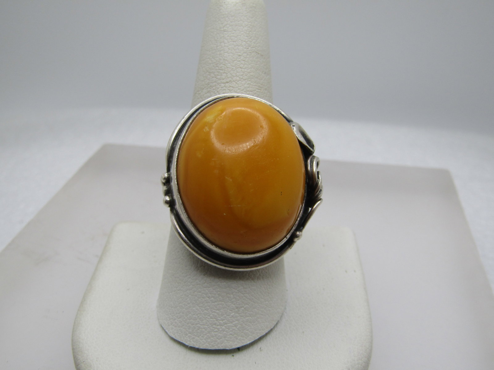 Vintage Sterling Yellow Stone Ring, Sz. 9, Unisex, Southwestern/Boho, 1970's-1980's: Title: Vintage Sterling Yellow Stone Ring, Sz. 9, Unisex, Southwestern/Boho, 1970's-1980's Description: Vintage Sterling Yellow Stone Ring, Sz. 9, Unisex, Southwestern/Boho, 1970's-1980's. The stone