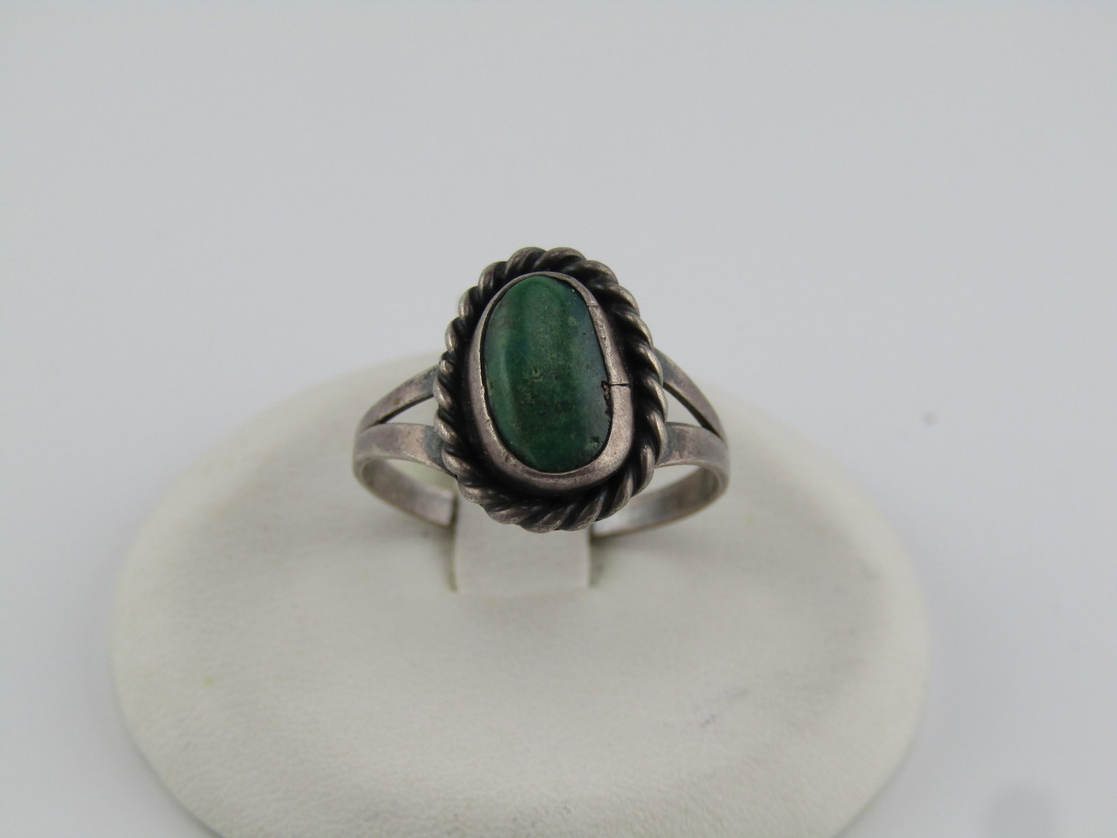 Vintage Sterling Southwestern Turquoise Ring, Sz. 6.25, 1960's-1970's: Title: Vintage Sterling Southwestern Turquoise Ring, Sz. 6.25, 1960's-1970's Description: Vintage Sterling Southwestern Turquoise Ring, Sz. 6.25, 1960's-1970's. The turquoise is appx. 9mm by 5mm with