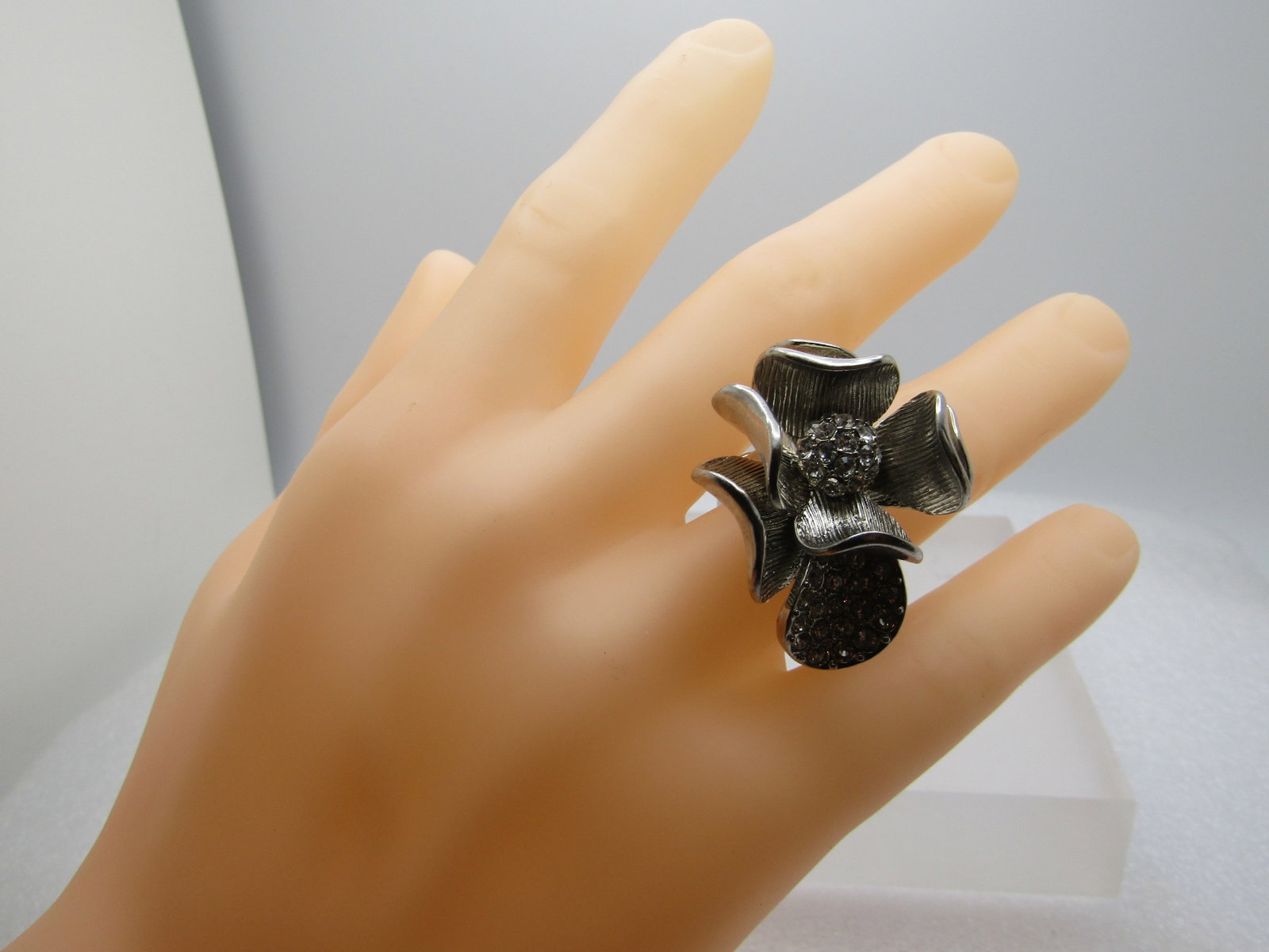 Vintage Rhinestone Floral Ring, Stretch, Sz. 6-8. 1990's - 2