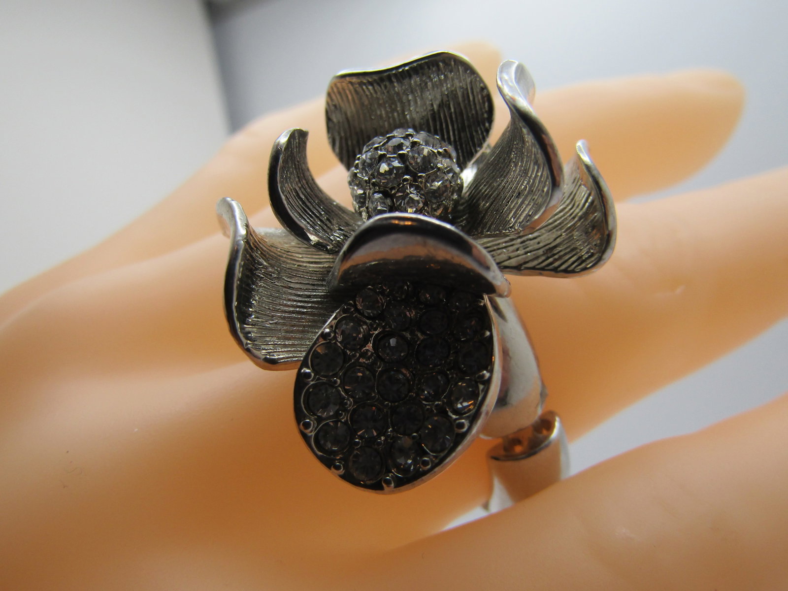 Vintage Rhinestone Floral Ring, Stretch, Sz. 6-8. 1990's - 3