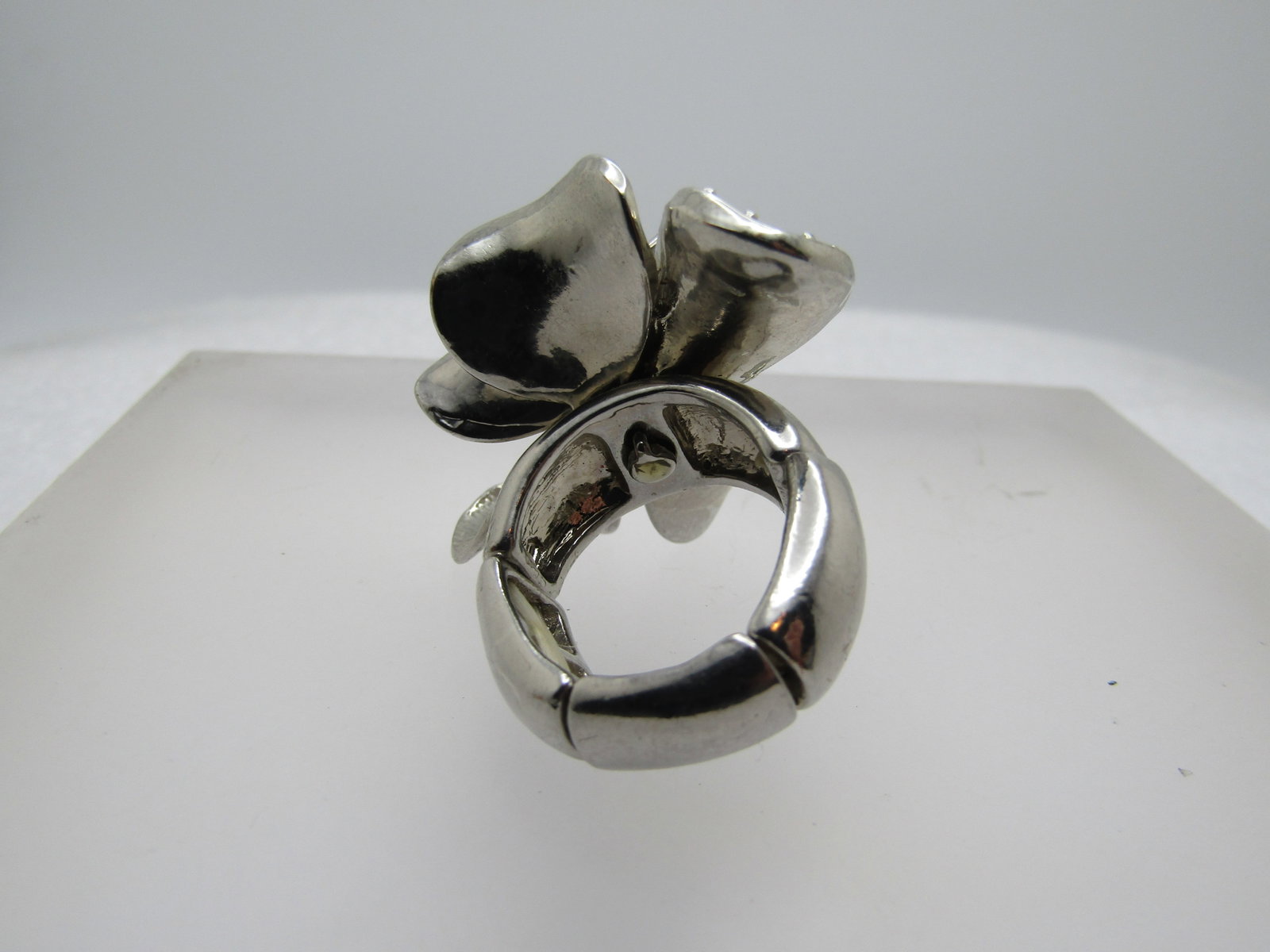 Vintage Rhinestone Floral Ring, Stretch, Sz. 6-8. 1990's - 5