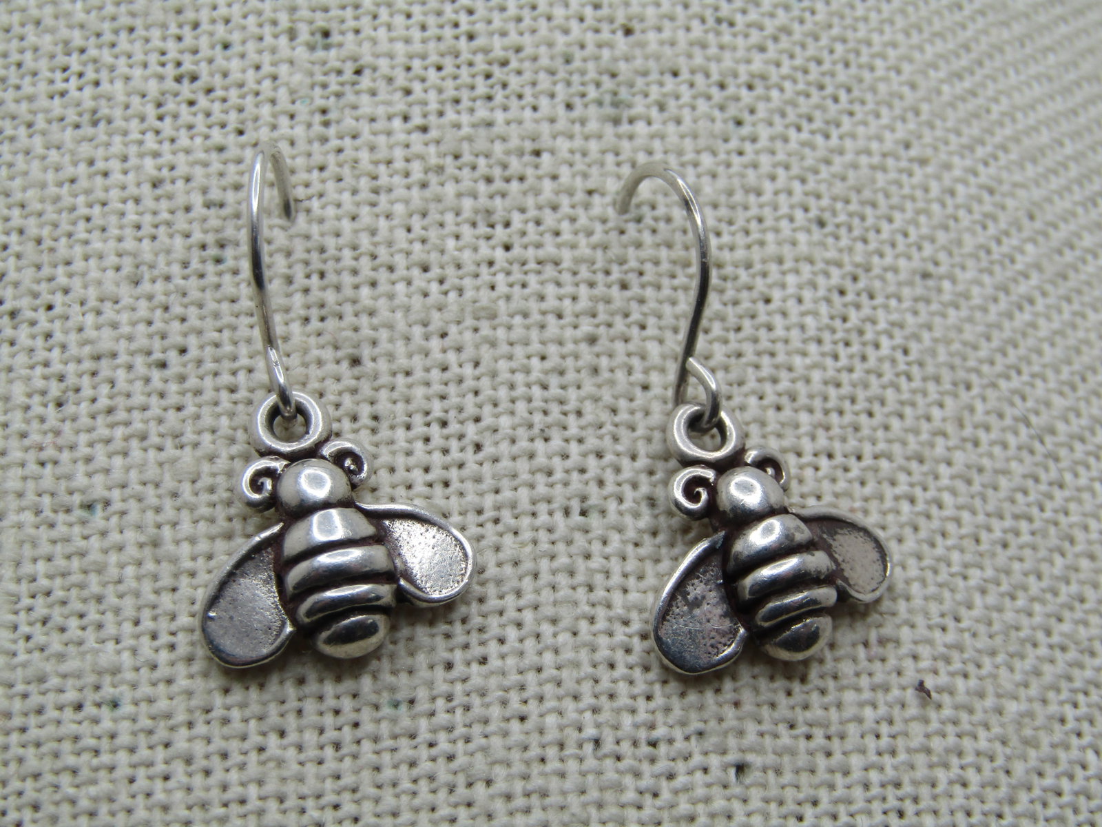 Vintage Sterling Bee Earrings, Dangle, Pierced: Title: Vintage Sterling Bee Earrings, Dangle, Pierced Description: Vintage Sterling Bee Earrings, Dangle, Pierced. They are appx. 4.62 gr and are marked sterling. The bees are 5/8" by 1/2" and the