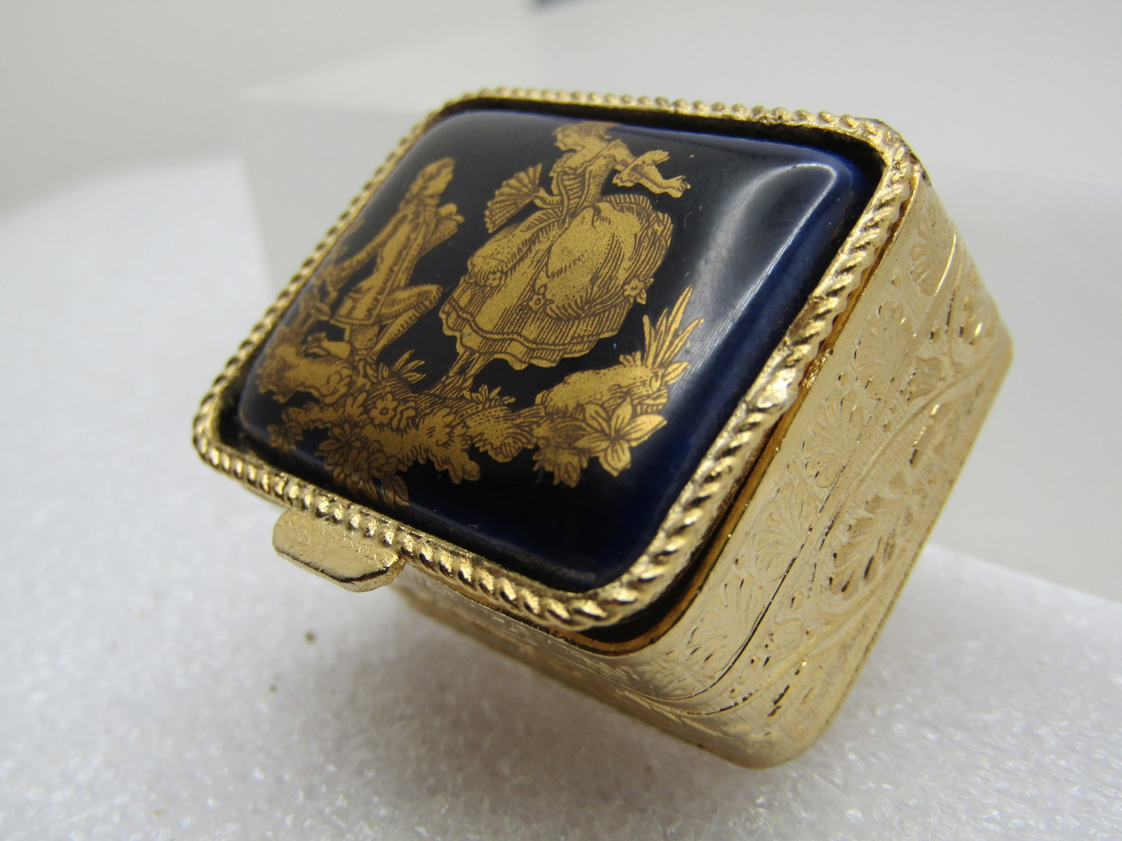 Vintage Courting Scene Pill Box, 1960's-1970's - 2