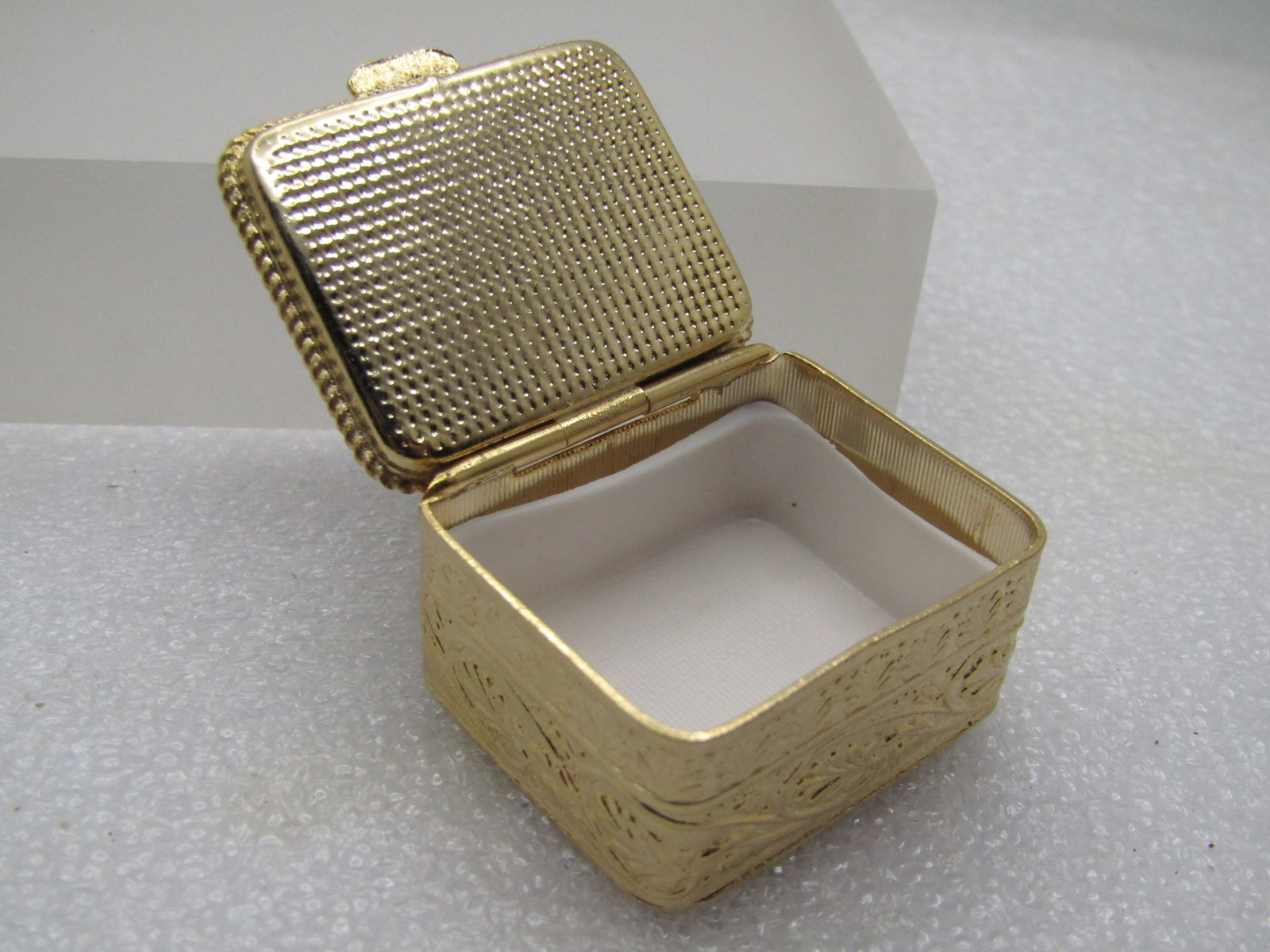 Vintage Courting Scene Pill Box, 1960's-1970's - 5