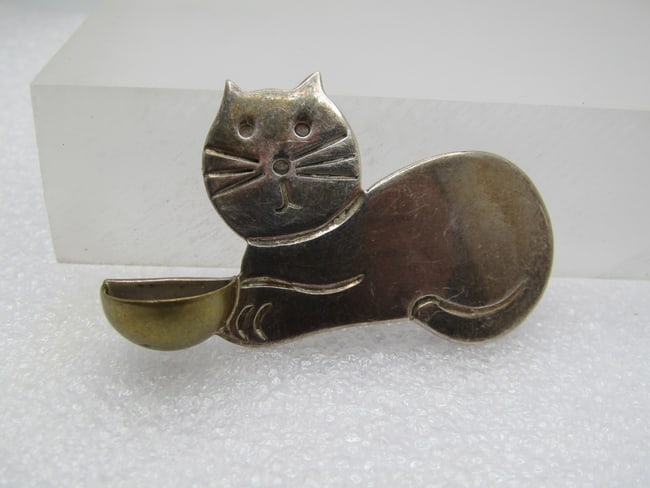 Vintage Sterling Cat with Bowl Brooch, Taxco, Mexico, Signed 925 MEXICO TM-212" and has partial: Vintage Sterling Cat with Bowl Brooch, Taxco, Mexico, Signed 925 MEXICO TM-212 and has partial "OMA" mark. Weight is appx. 12.55 gr. The bowl is gold washed and is a 3-D bowl. It is appx. 2" wide and 