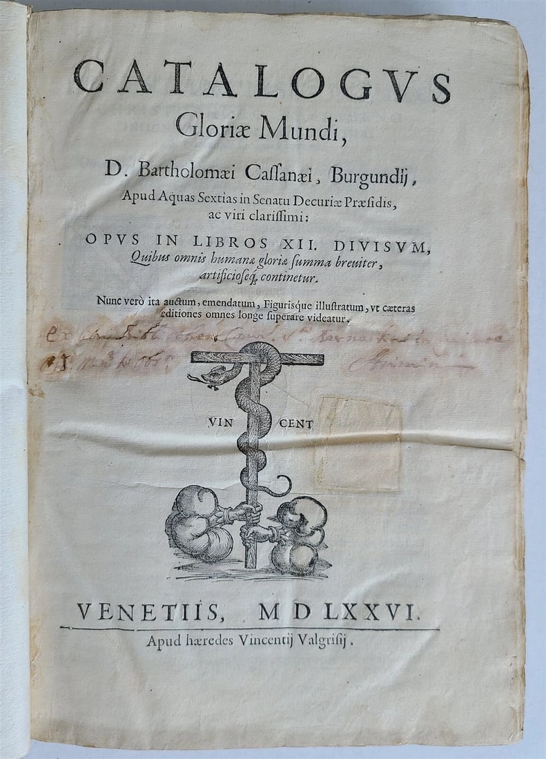 1576 ROYALY LAW rights & duties of monarchs ILLUSTRATED antique vellum FOLIO: CHASSENEUX Barthelemy, de (1480-1541) Catalogus gloriae mundi ... quibus omnis humanae gloriae summa breuiter, artificioseque continentur. Venice: Valgrisi; 1576. Scarce edition of this detailed work
