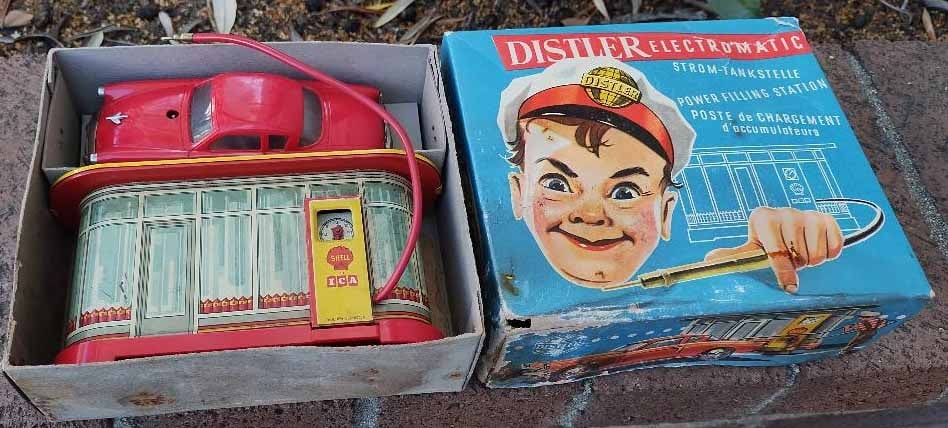 Distler "1955 Studebacker-Packard 400" car with Shell Gas Station (Made in Germany), car runs off a (1 of 8)