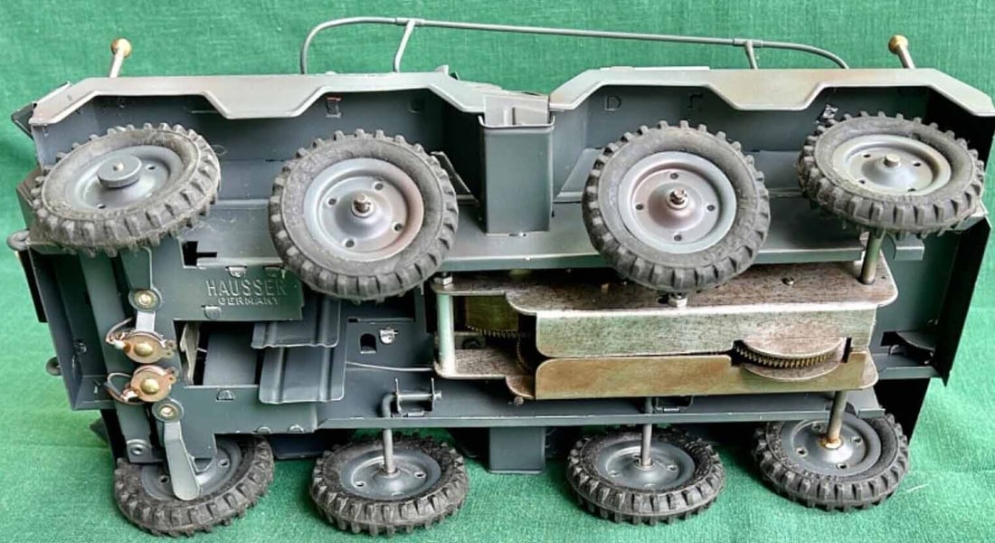 Hausser "Spahwagen" (communication truck) catalog no.744 (Made in Germany), powerful windup with - 11