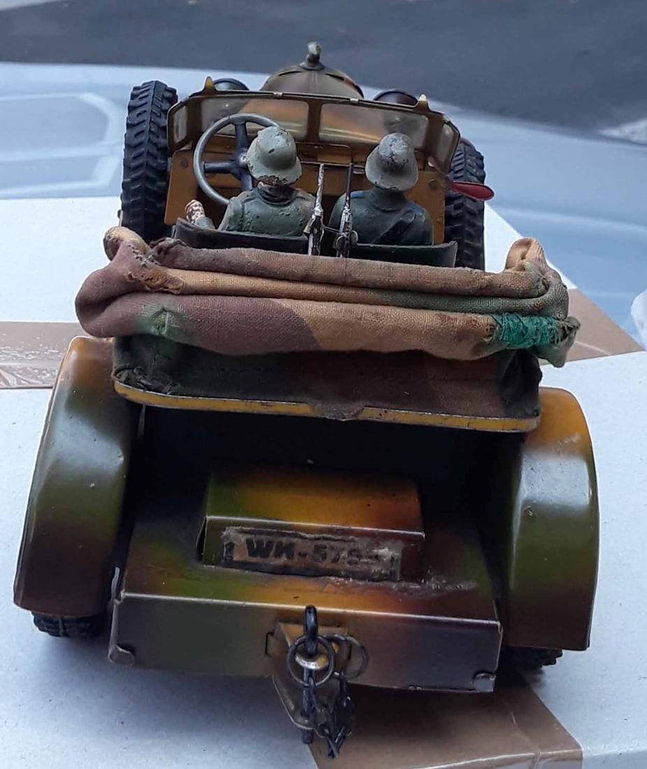 1937 Lineol staff car ("Kubelwagen"), catalog number 1203/5 Made in Germany , powerful windup motor, - 4