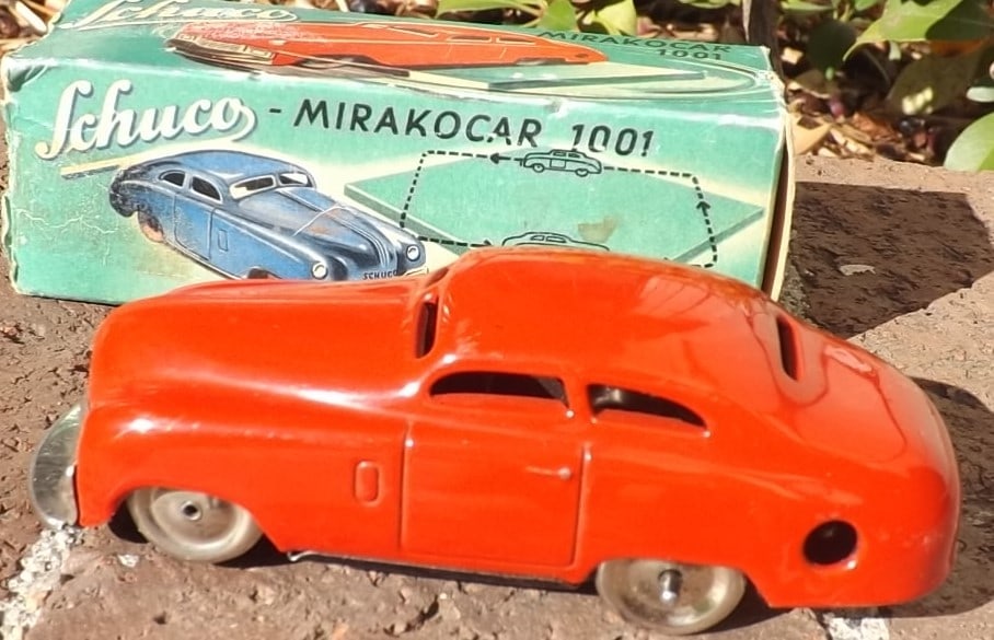 Schuco 1502 Shell station, including "no-fall" Mirako car, the car goes in one set of doors and - 4
