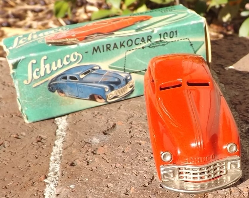 Schuco 1502 Shell station, including "no-fall" Mirako car, the car goes in one set of doors and - 5