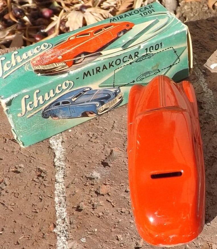Schuco 1502 Shell station, including "no-fall" Mirako car, the car goes in one set of doors and - 7
