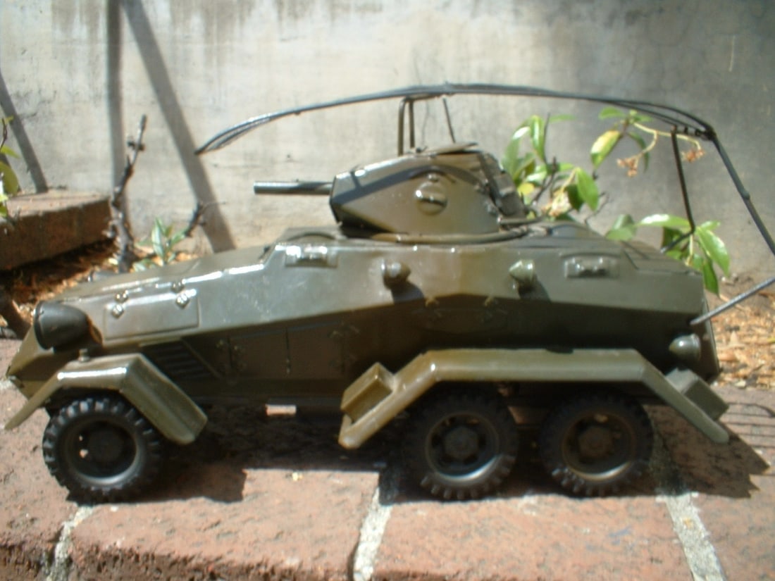 1937 Lineol "Panzerspahwagen" 1211, windup motor,six-wheeled military truck, the turret swings (1 of 5)