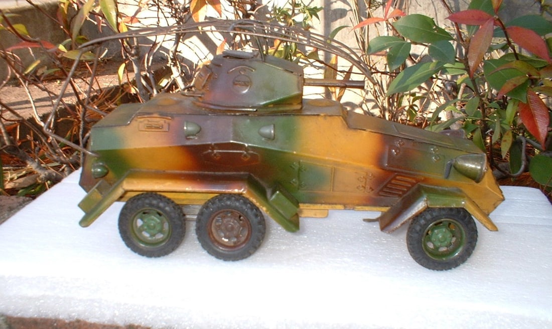 1937 Lineol "Panzerspahwagen" 1211, windup motor,six-wheeled military truck, the version with (1 of 5)