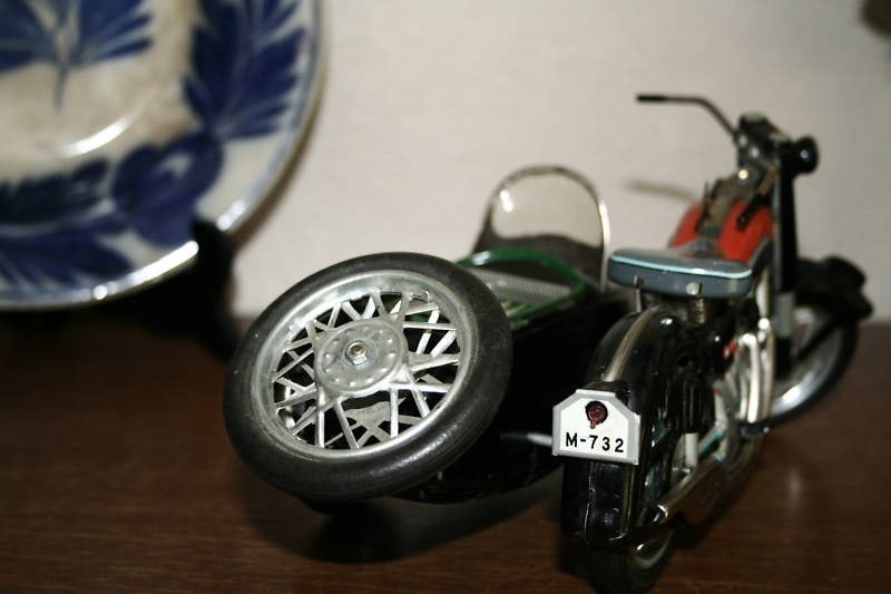 Marusan "Sunbeam" electric motorcycle, with working headlight and tail light, c9.5. - 3