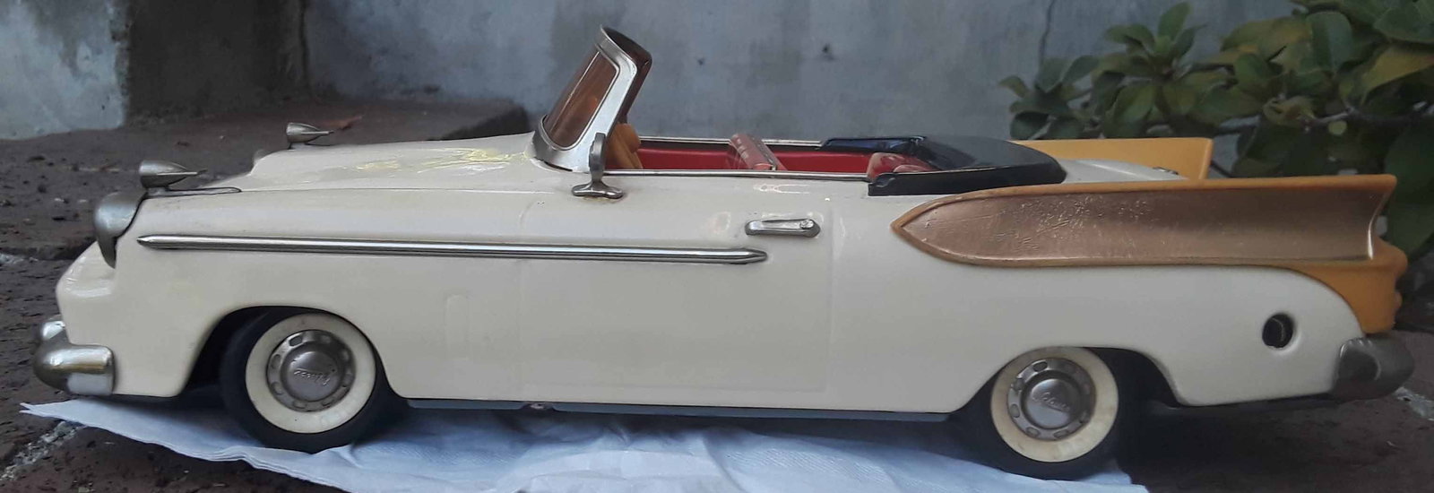 Schuco 5700 Packard Hawk "Synchromatic".This unusual and highly realistic car has automatic (1 of 6)