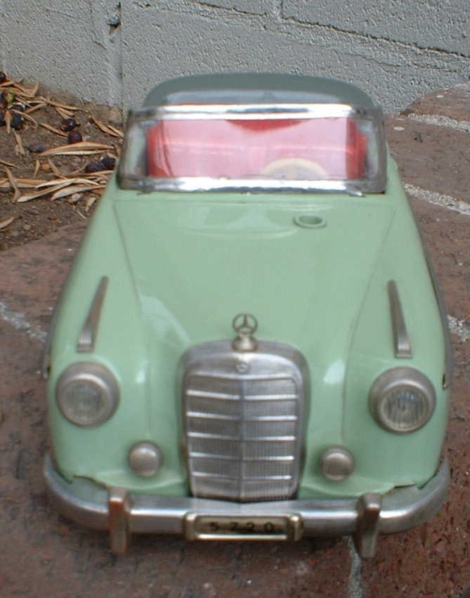 Schuco 5720 "Hydrocar" (Made in Western Germany), battery operated, has functioning hydraulic (1 of 7)