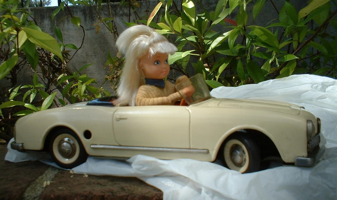Schuco "Texi" animated doll drives the Italian Alfa Romeo car, a clever program camshaft mechanism - 2