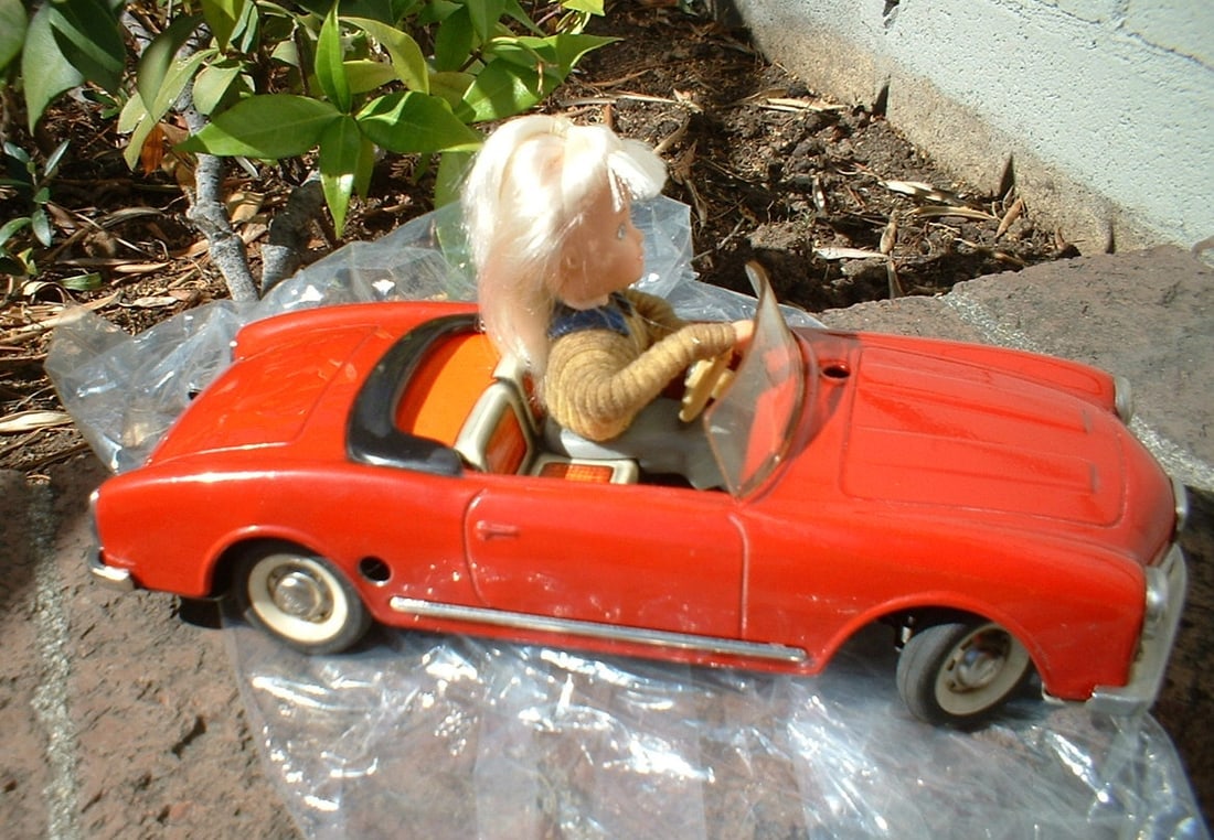 Schuco "Texi" animated doll drives the Italian Alfa Romeo car, a clever program camshaft mechanism - 2