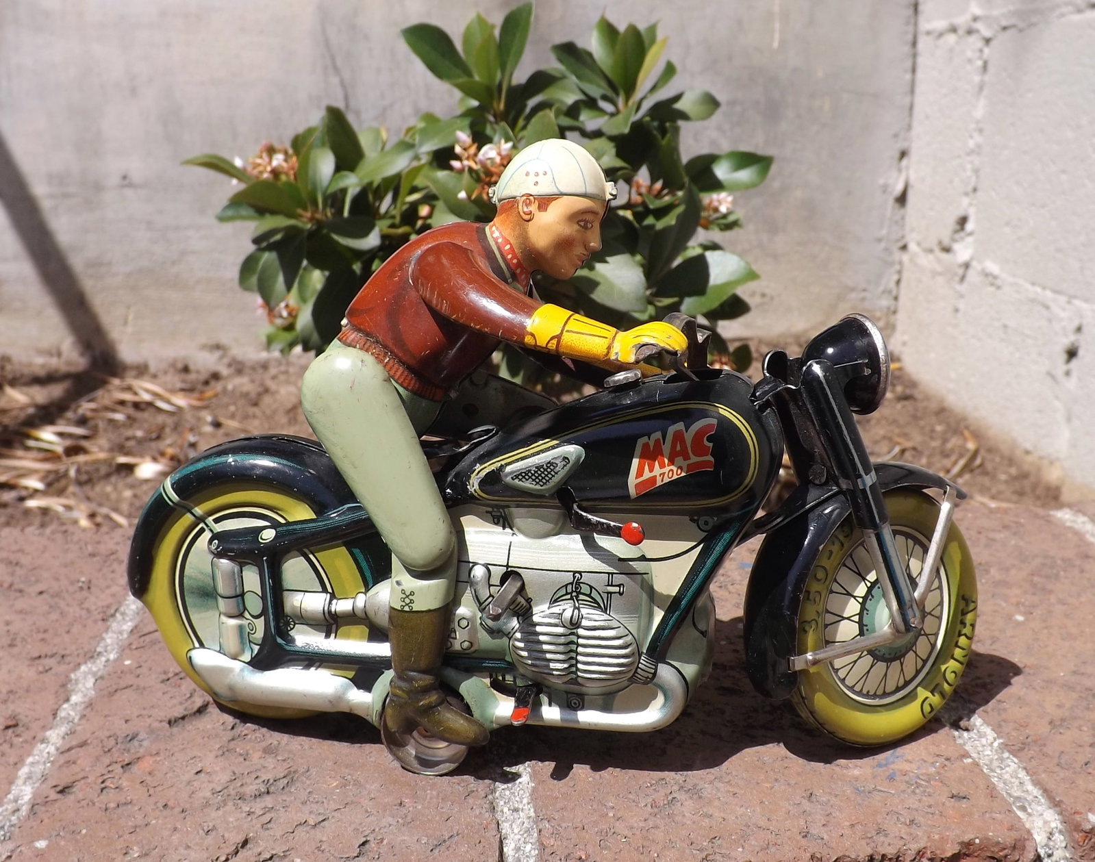 Arnold Mac 700 (US Zone Germany) motorcycle,multiple programs, the rider idles the motorcycle , - 3