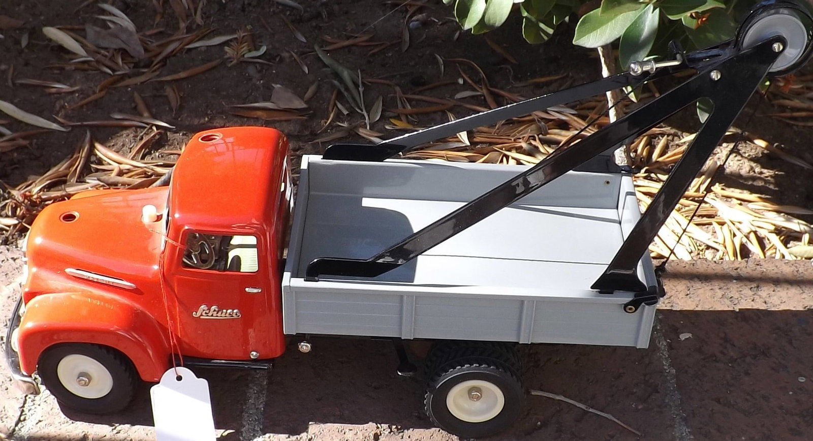 Schuco Crane truck 6070, BO, with c8 original box and instructions, c10.: Schuco Crane truck 6070, BO, with c8 original box and instructions, c10. Reserve: $660.00 Shipping: Domestic: Flat rate of $50.00 to anywhere within the contiguous U.S. International: Flate rate of $6