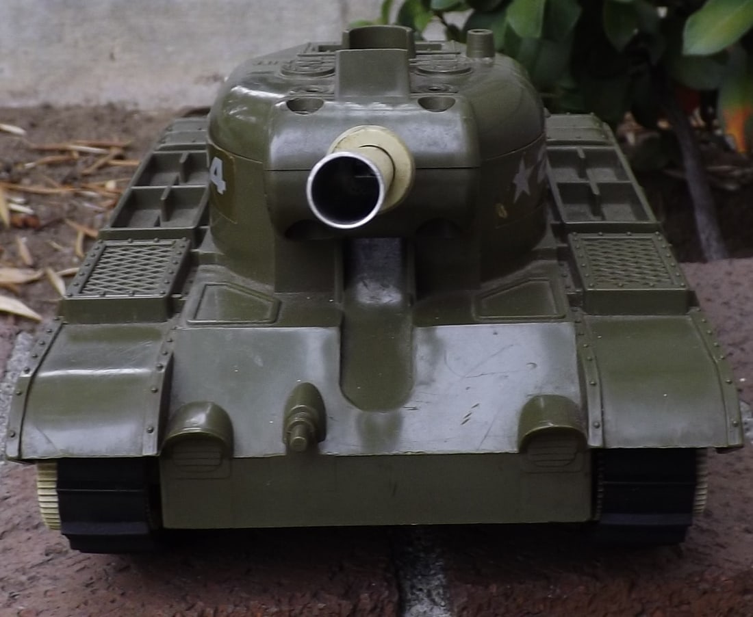 Remco "light Bulldog" tank, Made in USA, BO, fully operational, shoots projectiles, c9,. - 2