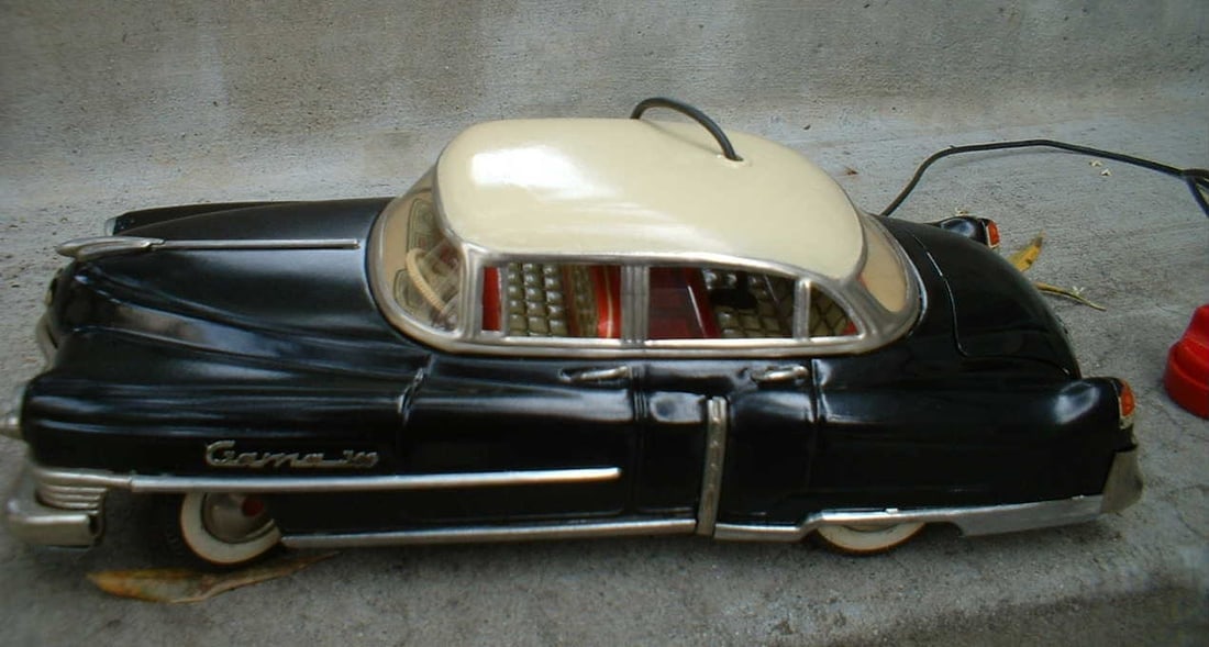 Gama Cadillac,electric car Made in Western Germany, rare two-tone color, forward/reverse, steering, - 4