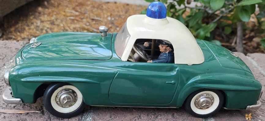 Schuco "Razzia" 5509, Made in Germany, blue light flashes on-off, the policement picks up the (1 of 6)