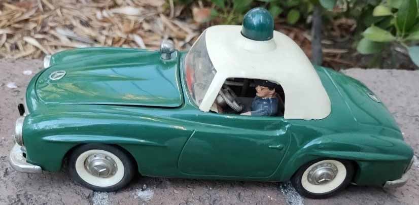 Schuco "Razzia" 5509, Made in Germany, blue light flashes on-off, the policement picks up the - 4