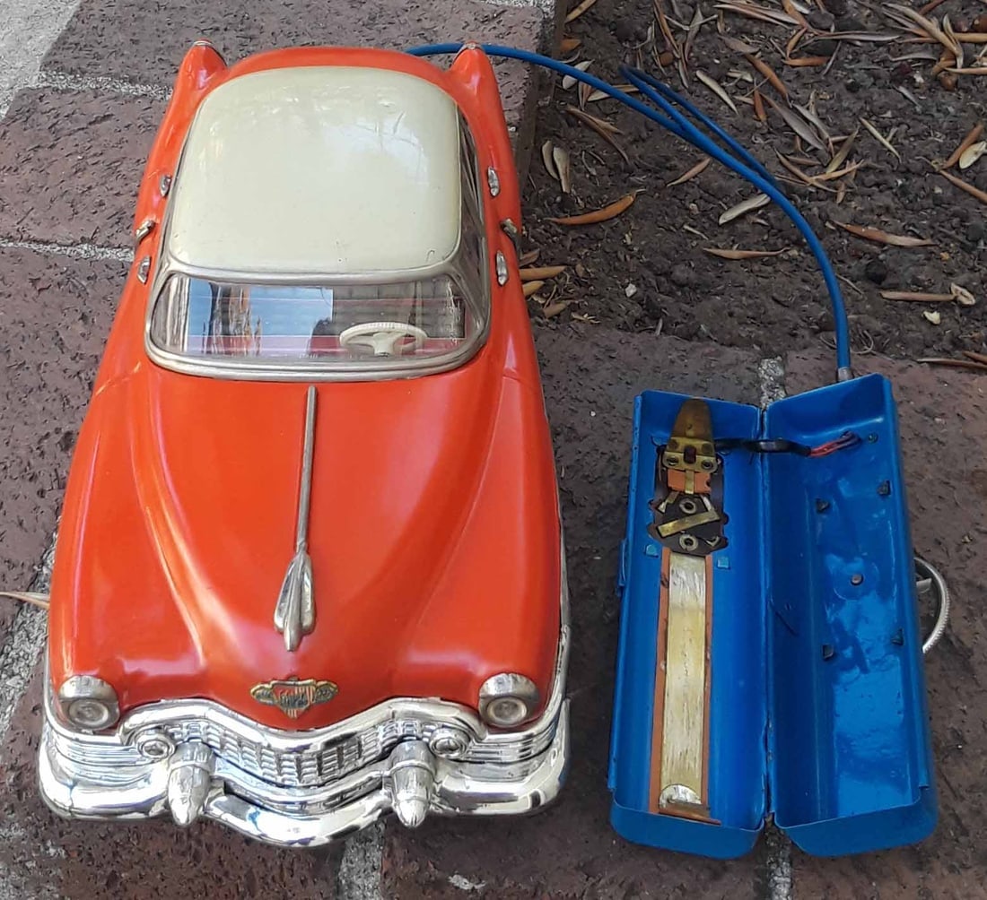 Gama Cadillac,electric car Made in Western Germany, rare two-tone color, forward/reverse, steering, - 2