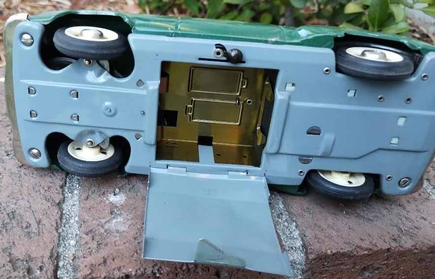 Schuco (Made in US Zone Germany) Alarm car 5340,the dome light flashes, the car produces a shrieking - 6