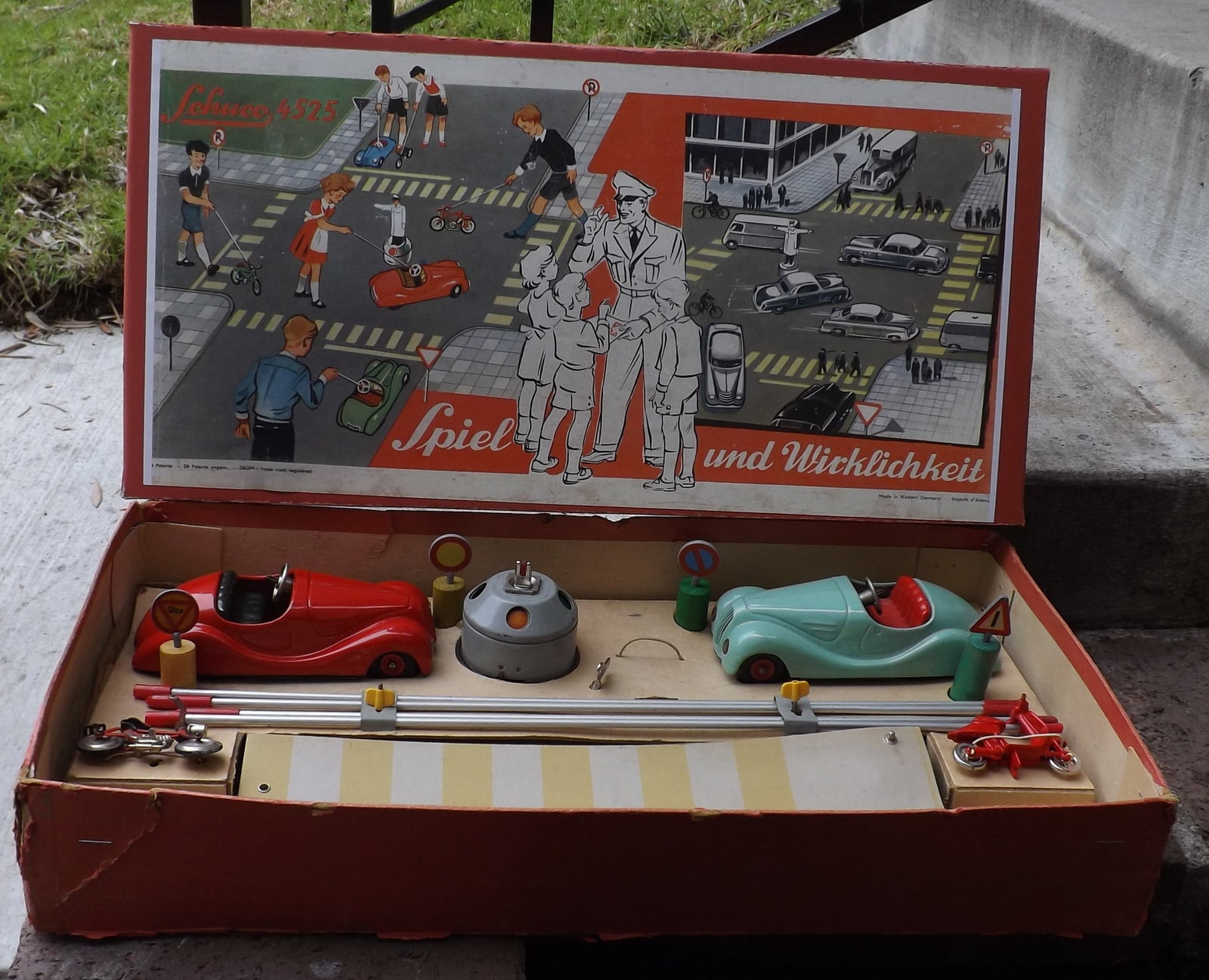 Schuco "Spiel und Wirklicheit" ("Play and Reality") driving game set 4525 (made in Germany).Only 250: Schuco "Spiel und Wirklicheit" ("Play and Reality") driving game set 4525 (made in Germany).Only 250 made in the 1950's, with windup policeman, bicycle and scooter, complete with all accessories, c9 i