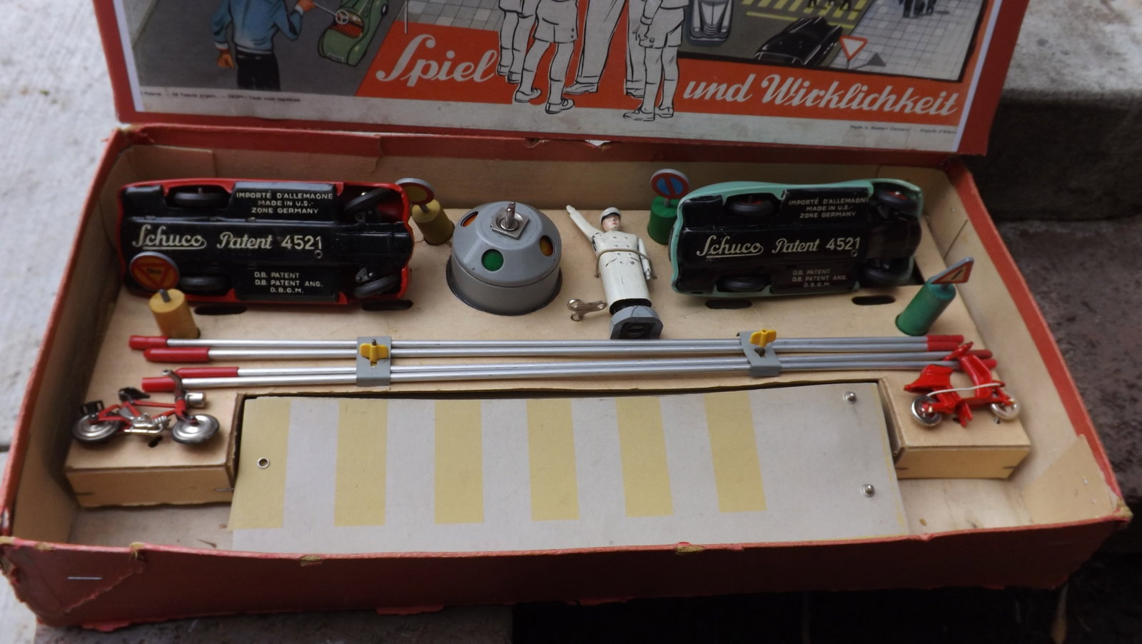 Schuco "Spiel und Wirklicheit" ("Play and Reality") driving game set 4525 (made in Germany).Only 250 - 4