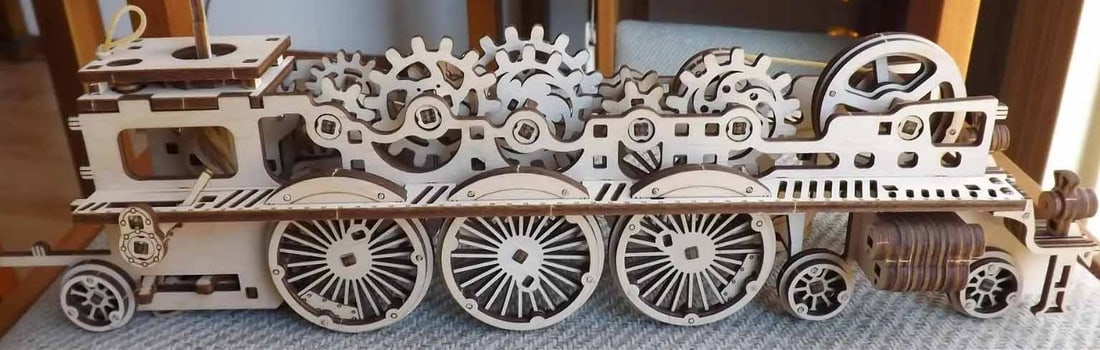One of a kind windup locomotive, with track, c10,. - 11