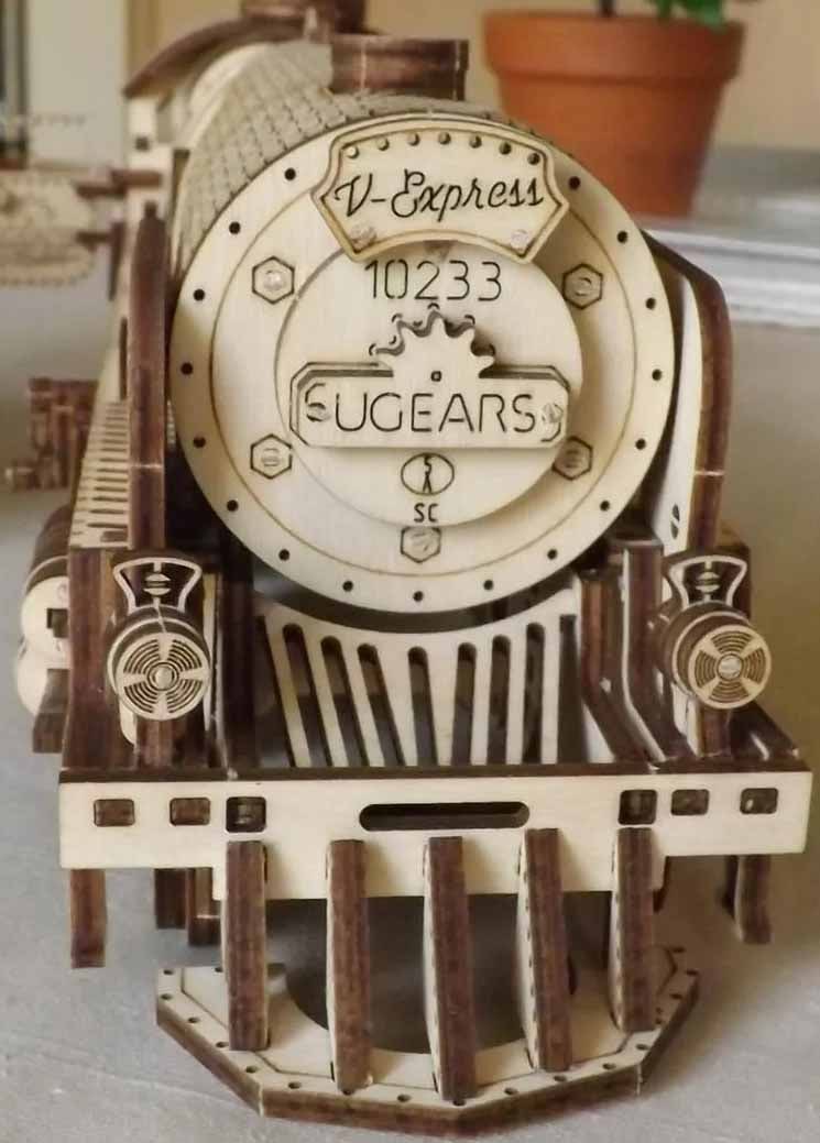 One of a kind windup locomotive, with track, c10,. - 16