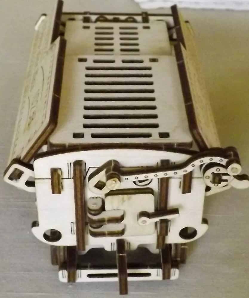One of a kind windup locomotive, with track, c10,. - 17