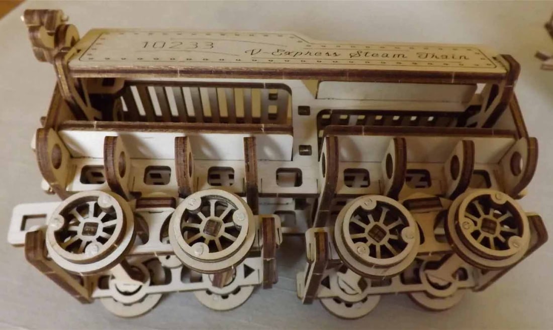 One of a kind windup locomotive, with track, c10,. - 18