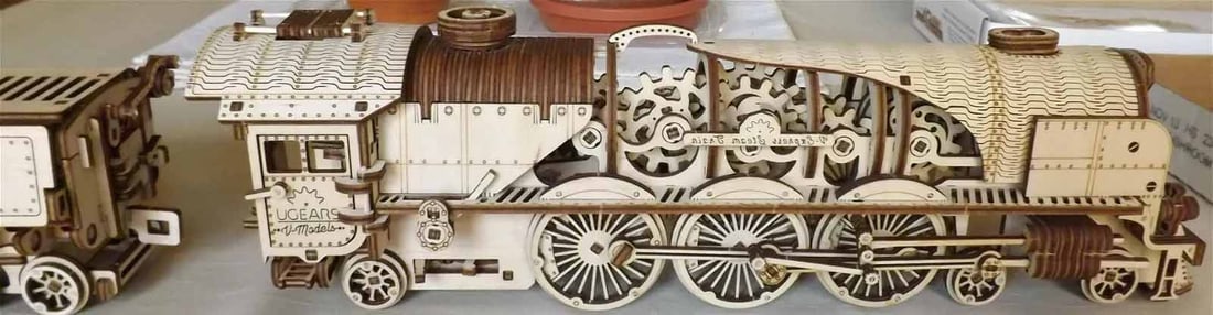 One of a kind windup locomotive, with track, c10,. - 2