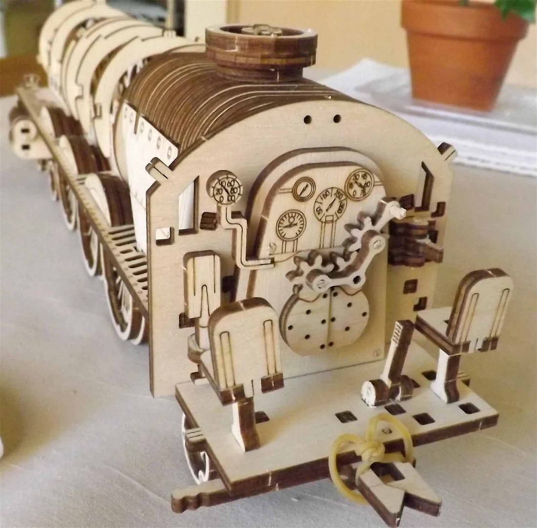 One of a kind windup locomotive, with track, c10,. - 9