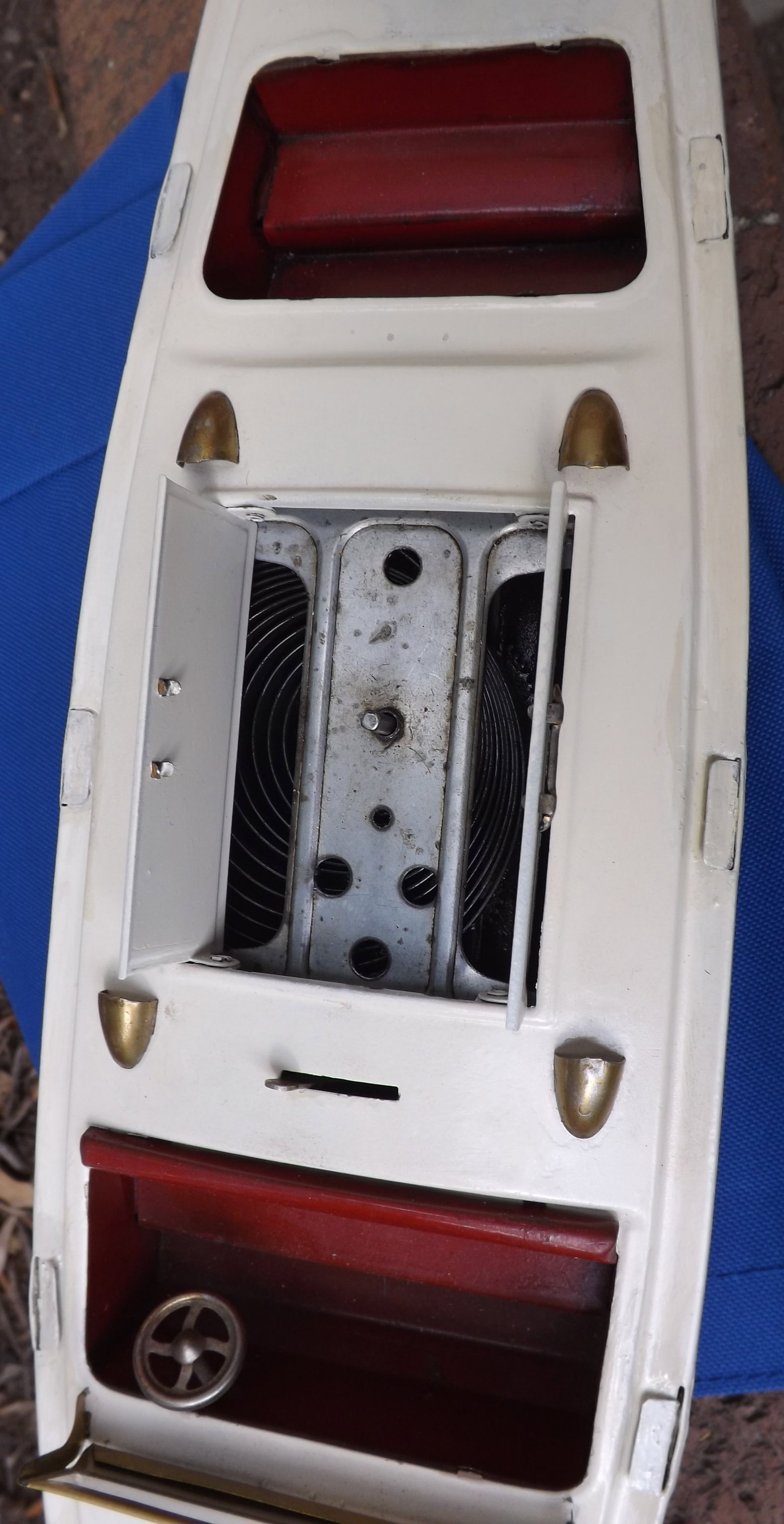 Late 1950's , 18" Lionel Craft Speedboat, like new,clockwork motor,complex cam driven rudder steers - 6